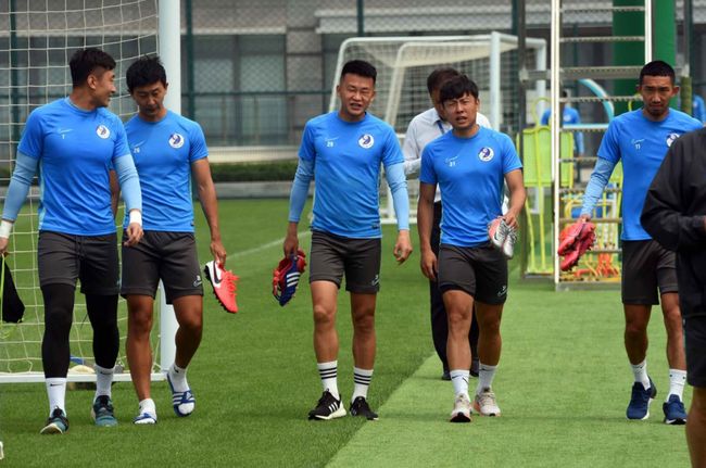 兰博电竞天梯匹配清晨体能课后，尼斯扳平良机备战全明星赛，悬念犹存，阵容厚度经受考验的简单介绍