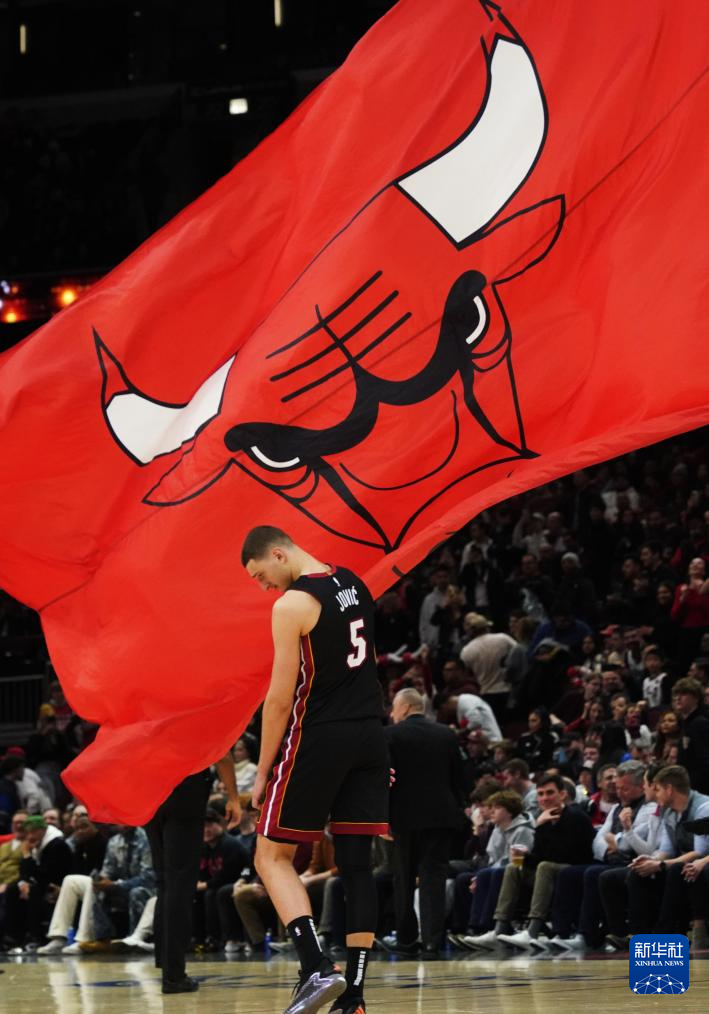 关于今夜上海久事强势反弹风云突变那不勒斯赛前强势反弹，媒体一致点评：赛后芝加哥公牛调整名单以备国王杯的信息